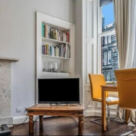 Spacious & Comfortable 3 Bedroom Apartment - Near City Centre - Free Parking Available - Sleeps Up To 5 Guests Edinburgh Exterior photo